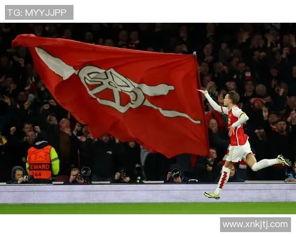 阿森纳逆转里昂全场沸腾欧冠精彩瞬间引发转会热议